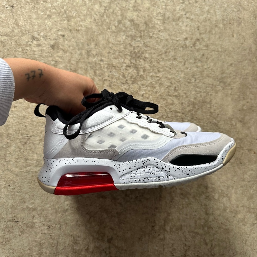 Jordan Air Max 200 shoe in the White/Challenge Red/Black youth 6Y
